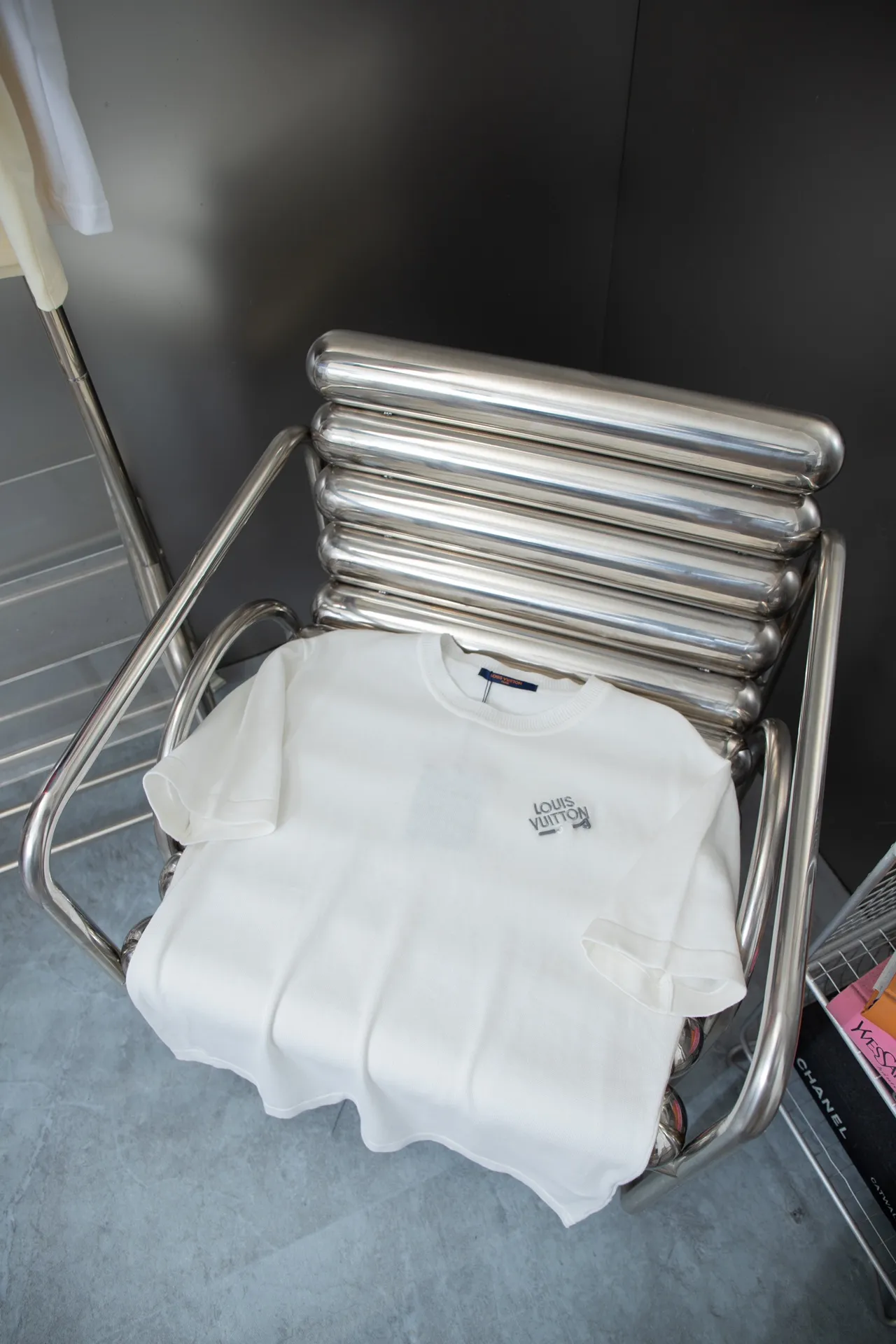 🅿️200 High Quality Lv 2025 Spring and Summer Pin🧷Short Sleeve Knitted Same as Official Website Customized Sweater Neck➕Front Chest Pin🧷Design High Density Imported Embroidery Custom Dyed Wool Yarn S M L XL